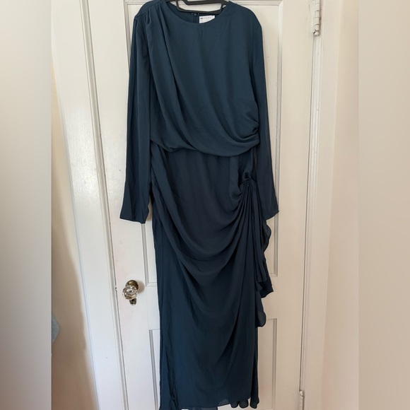 Elegant Teal Long Sleeve Gown - Picture 5 of 7